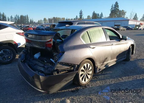 2017 Honda Accord Hybrid Touring z USA, uszkodzony, nr VIN JHMCR6F77HC031507